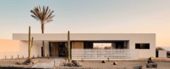 Современный Дом в Пустыне с элементами современного Дизайна Середины Века